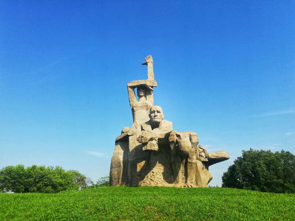 Мемориал жертвам фашизма Змиёвская балка