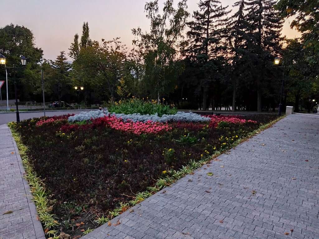 Лазаревский сквер