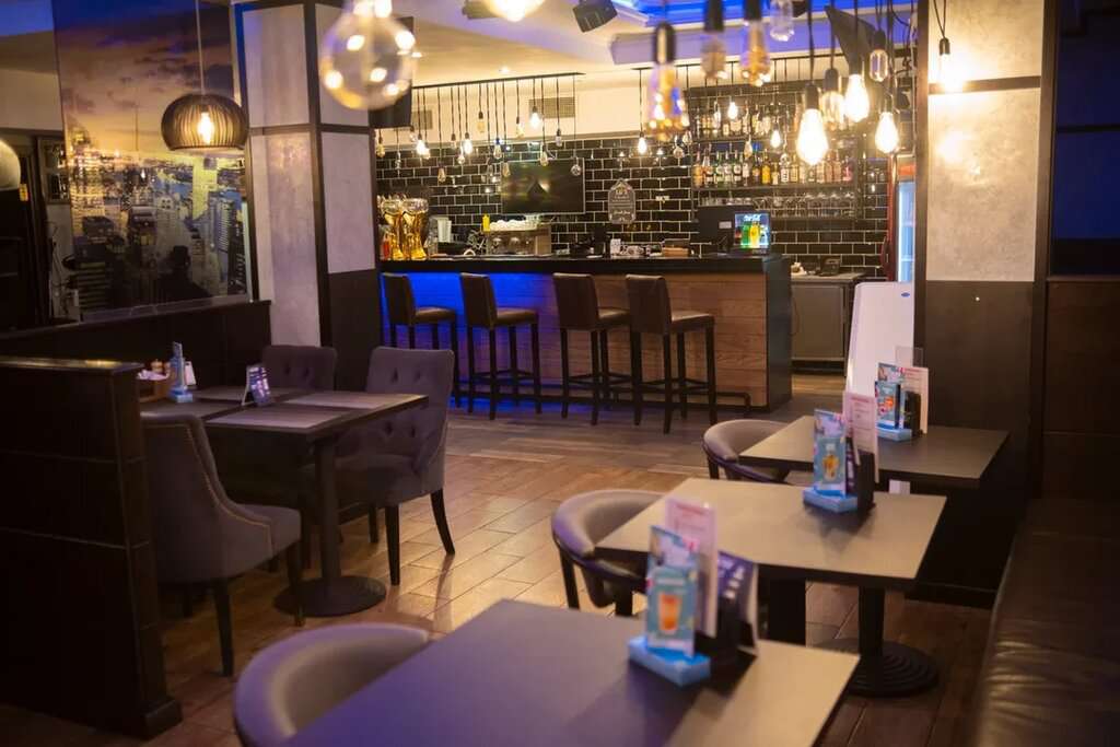 Колбасс, Караоке-бар