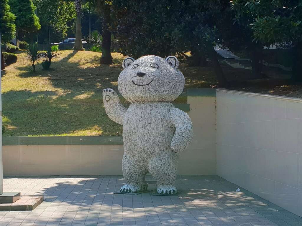 Белый мишка