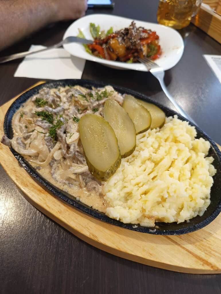 В своей тарелке