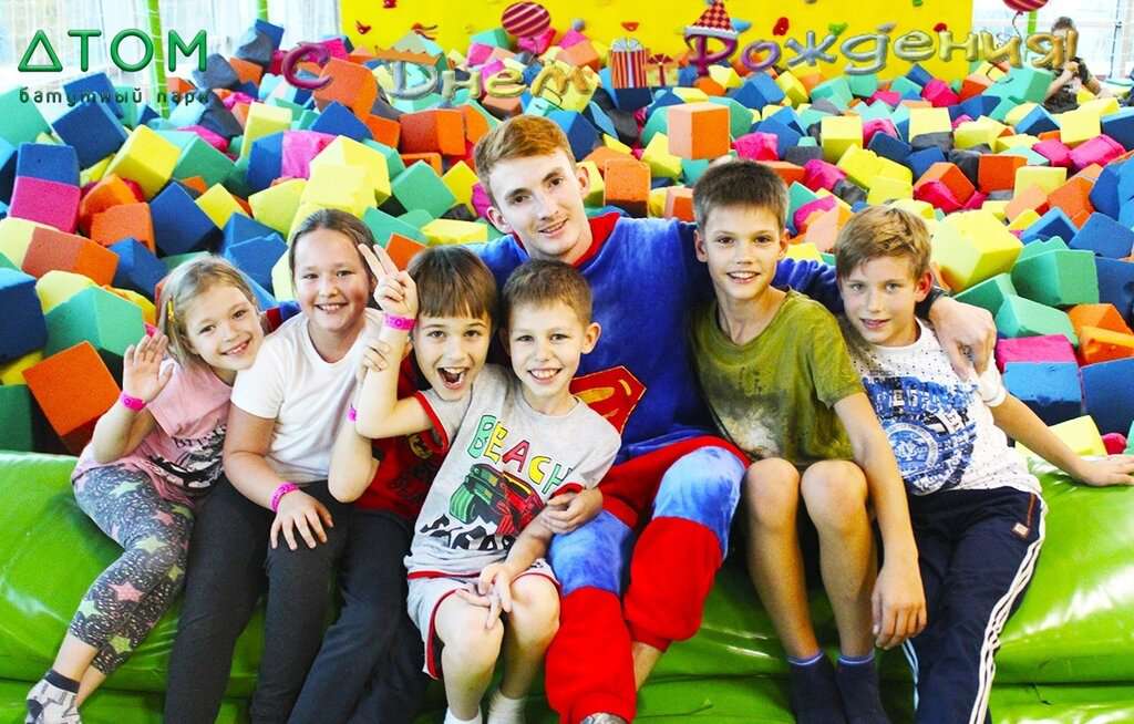 Батутный парк Атом