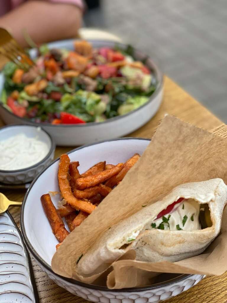 Finik & Hummus
