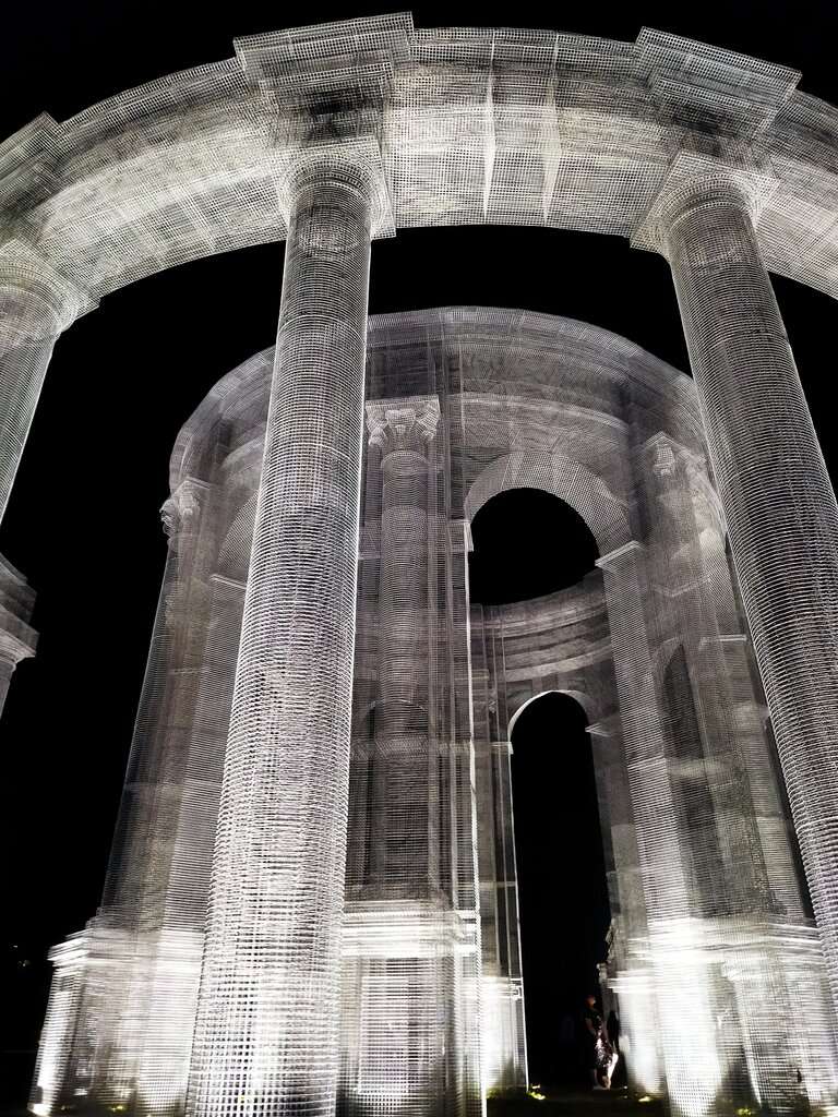 Пруд с рыбками