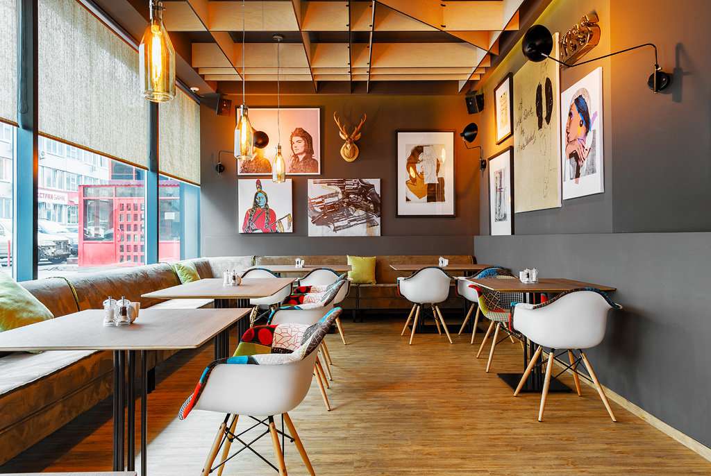 Benedict breakfast & lounge