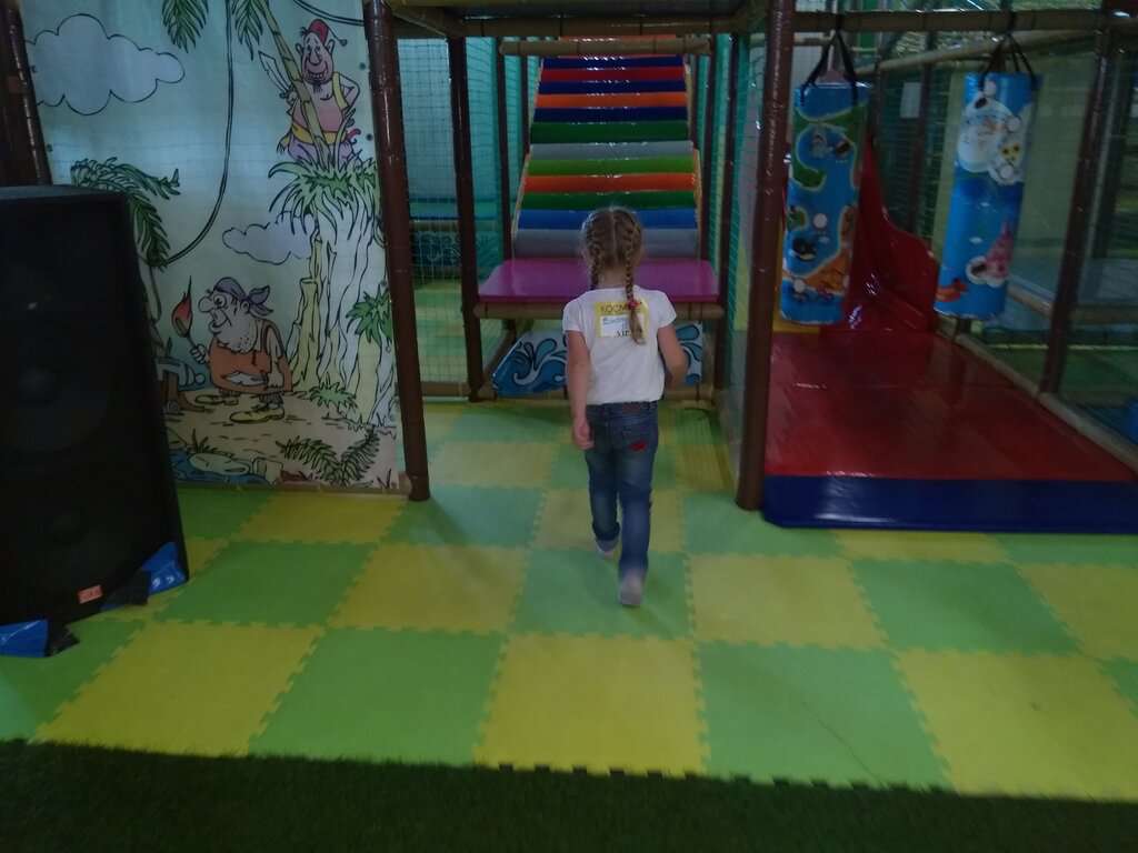 Батутный парк Космос