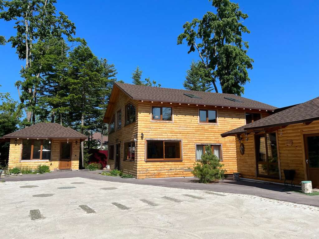 Загородный дом с баней и зоной барбекю