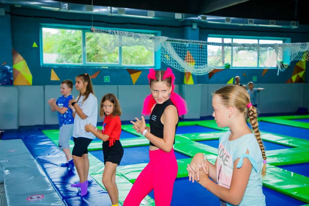 Батутный парк GoJump