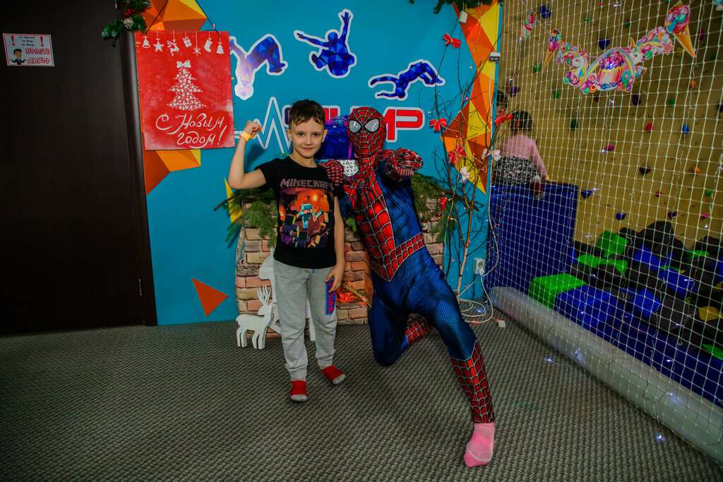 Батутный парк GoJump