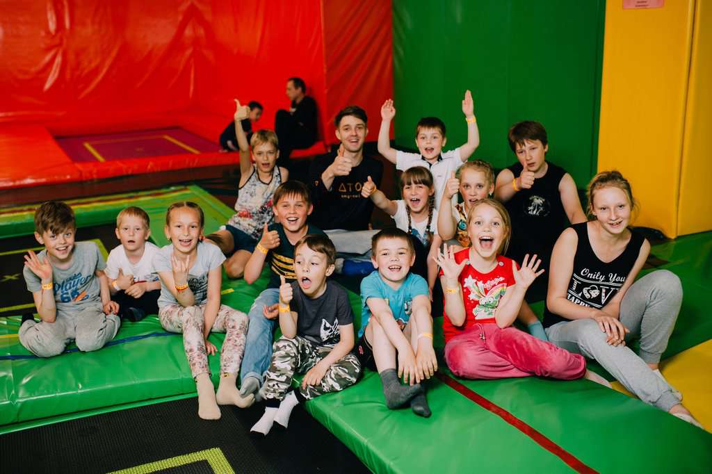 Батутный парк Атом
