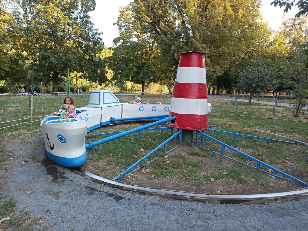 Парк аттракционов