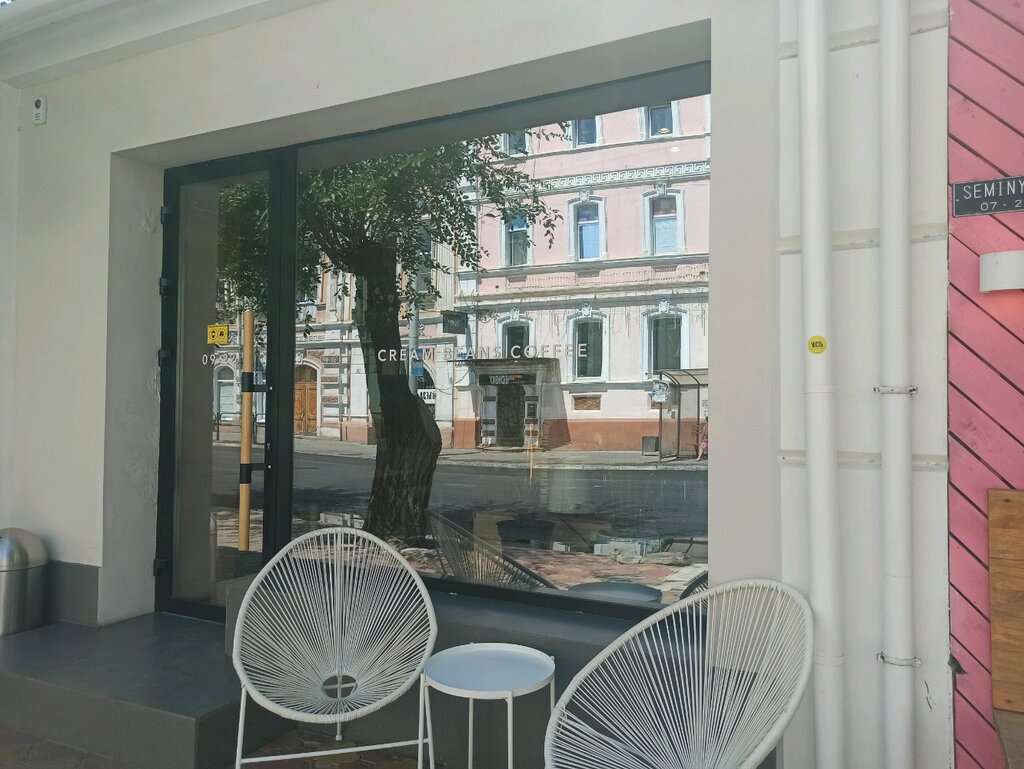 Cream Beans Coffee, Кофейня