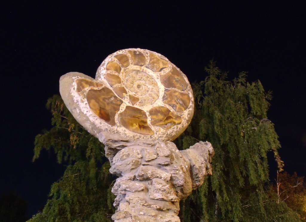 Памятник камню Симбирцит