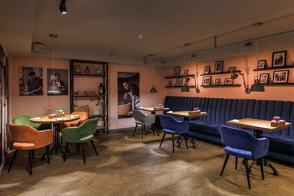 Нино играет в домино