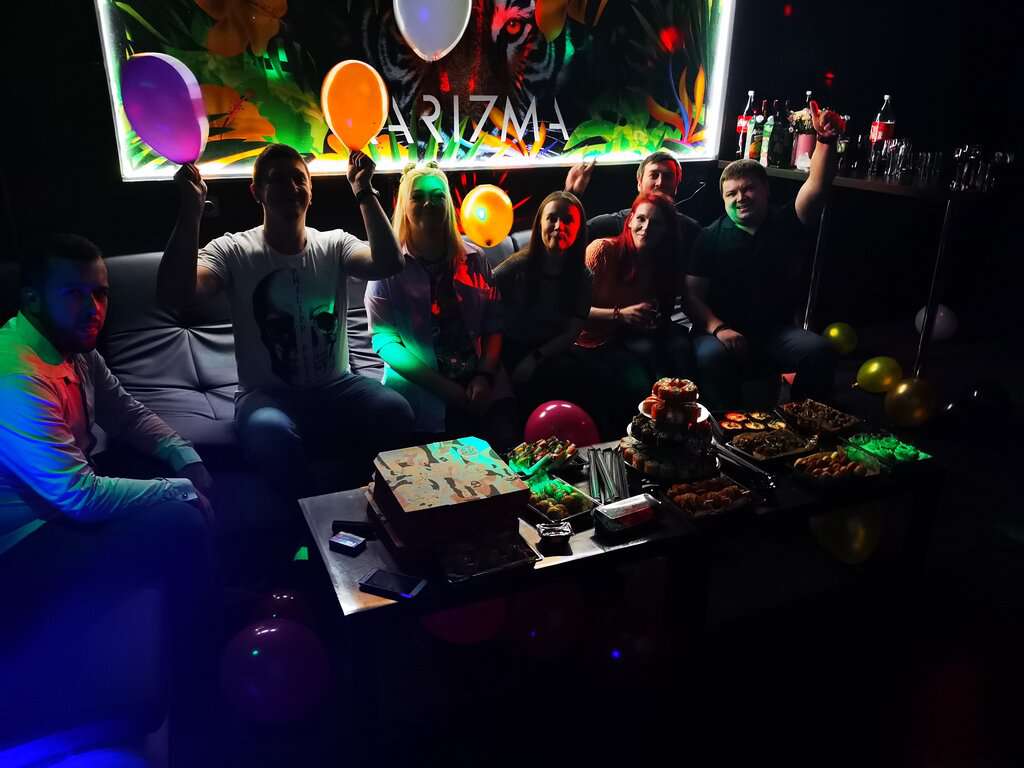 Friends Hall Харизма