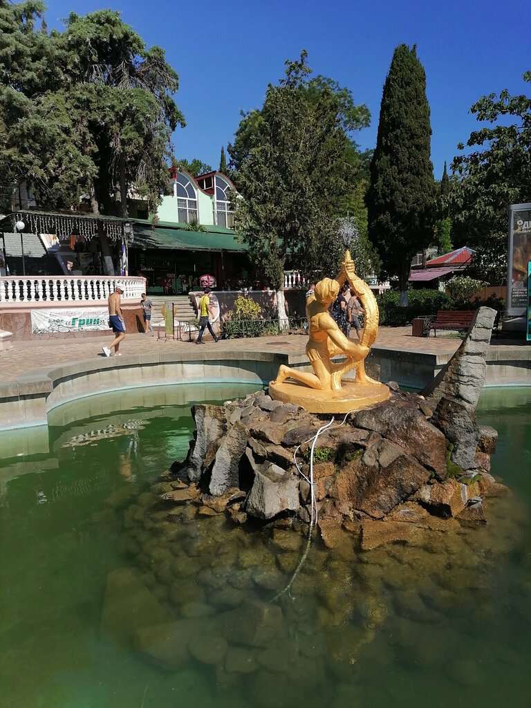 Фонтан Рыбак