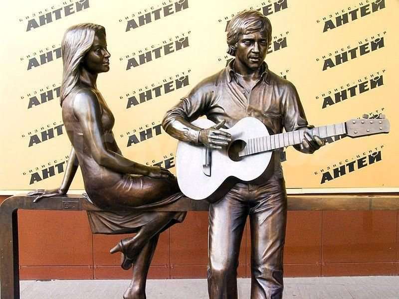 Памятник Владимиру Высоцкому и Марине Влади