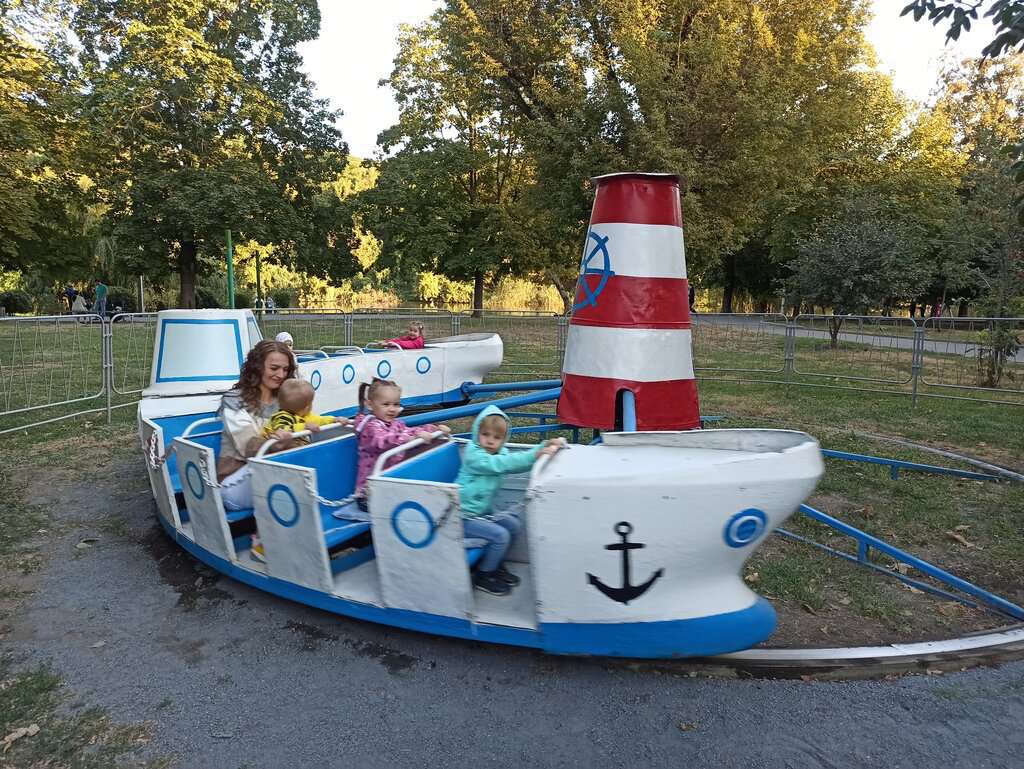 Парк аттракционов