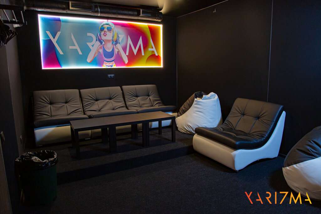 Friends Hall Харизма