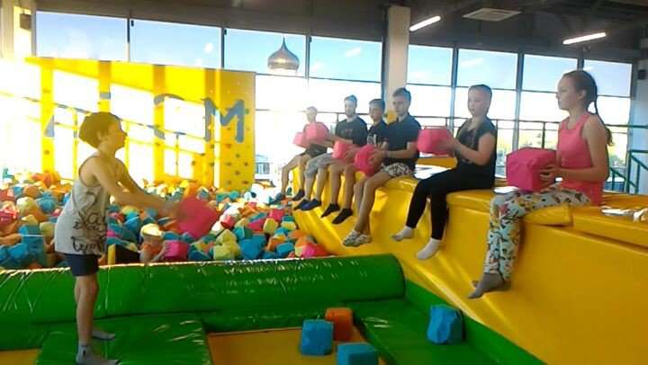 Батутный парк Атом