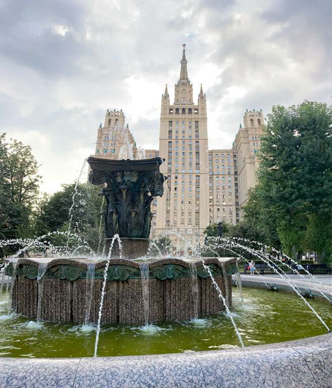 Высотное здание на Кудринской площади