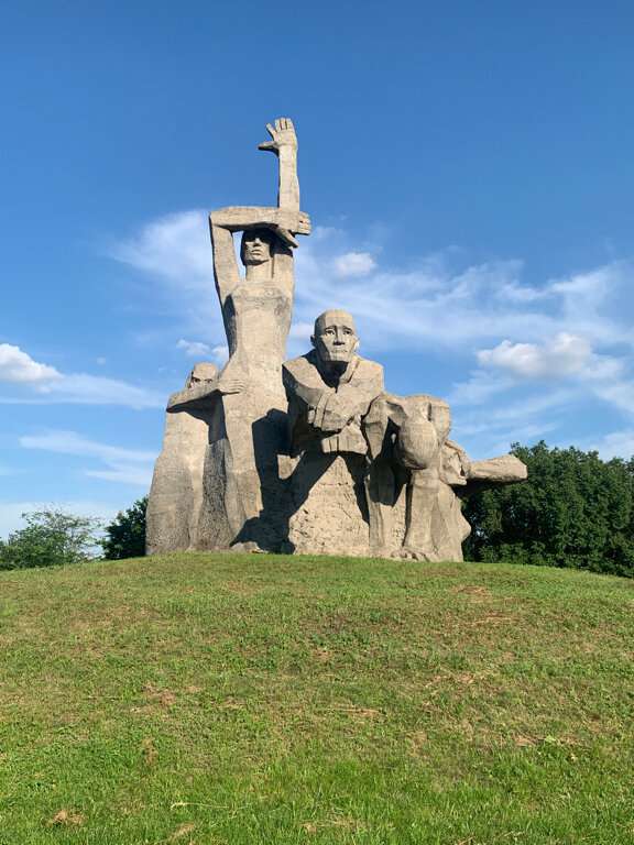 Мемориал жертвам фашизма Змиёвская балка