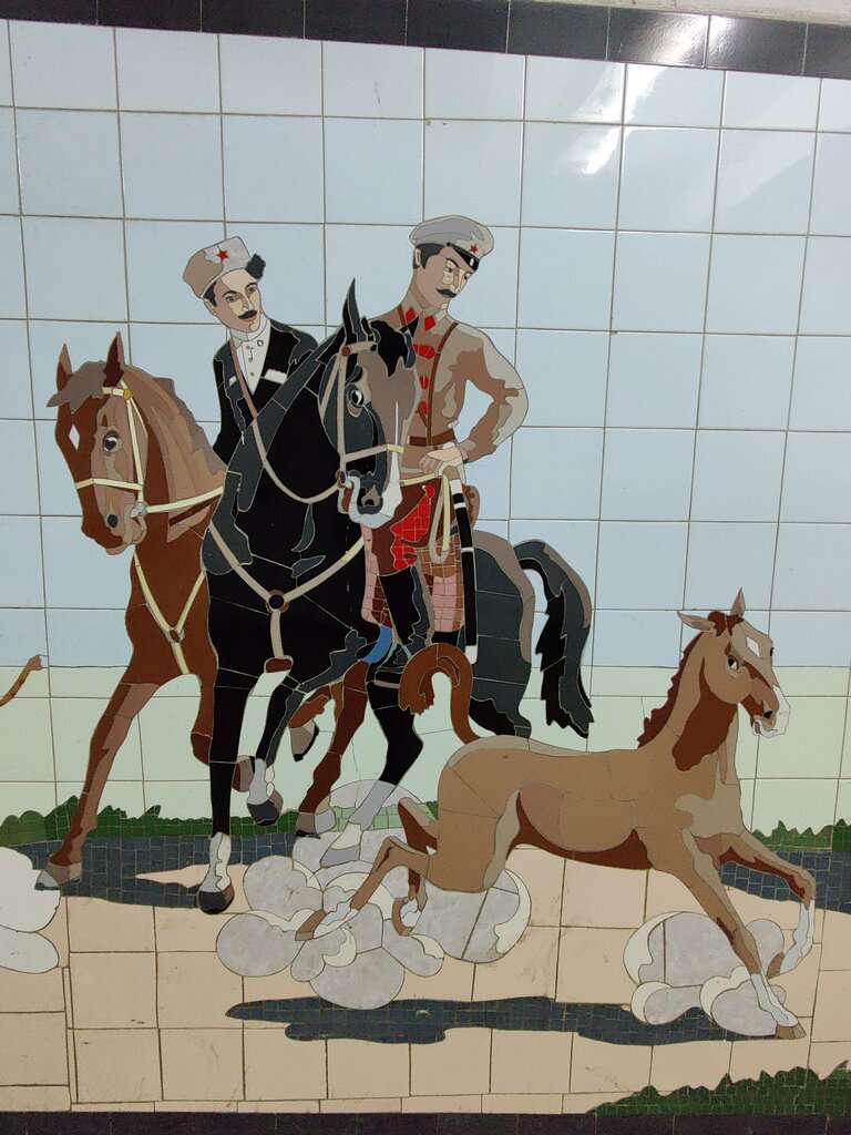 Подземный пешеходный переход с тематическими мозаичными панно