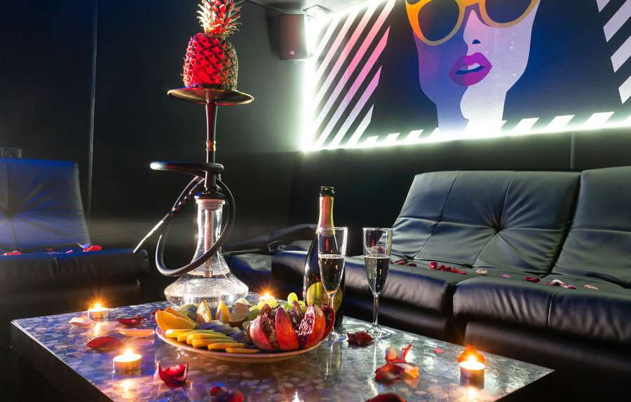 Friends Hall Харизма