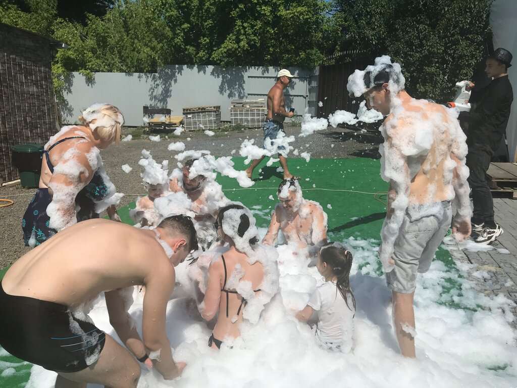 Лоза, гостевой двор