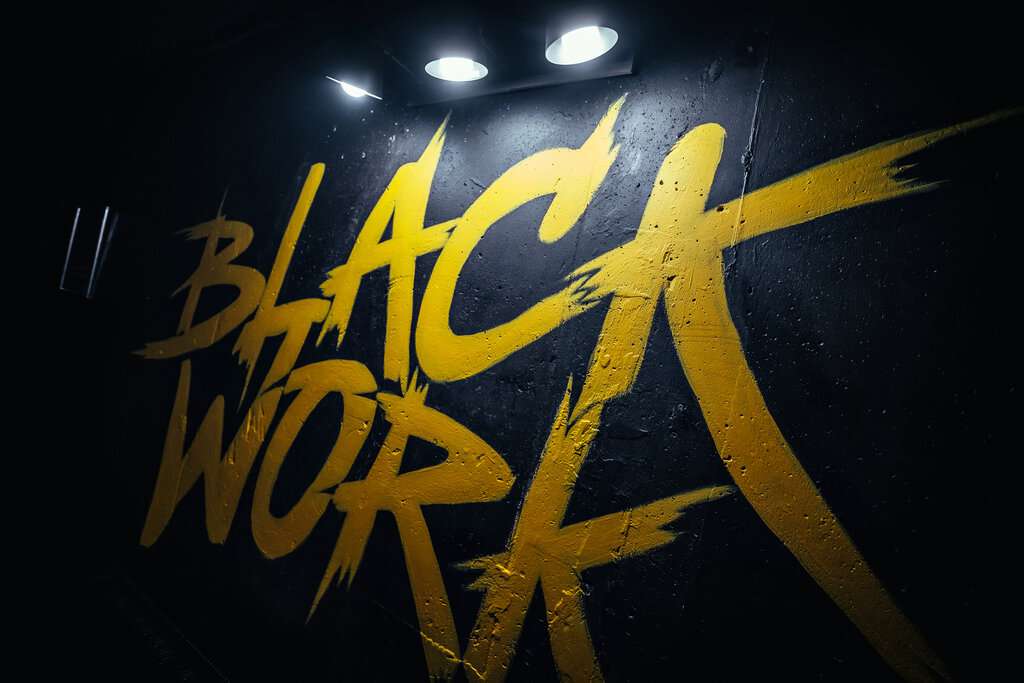 Black Work Lounge